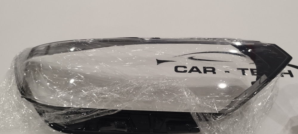 Staklo Fara VW Passat B8 2016-2019 Hella