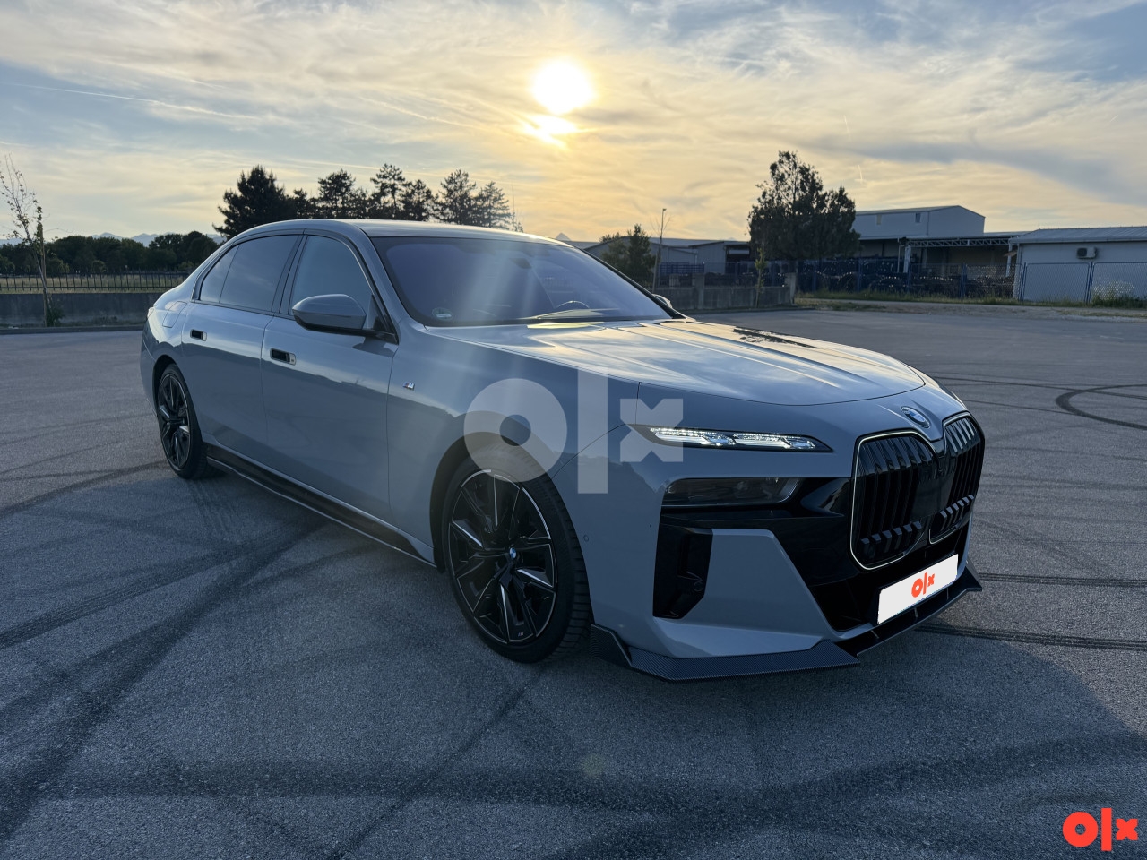 BMW 740d xDRIVE M-SPORT PRO ICONIC PANO 360 KAMERA SWAROVSKI