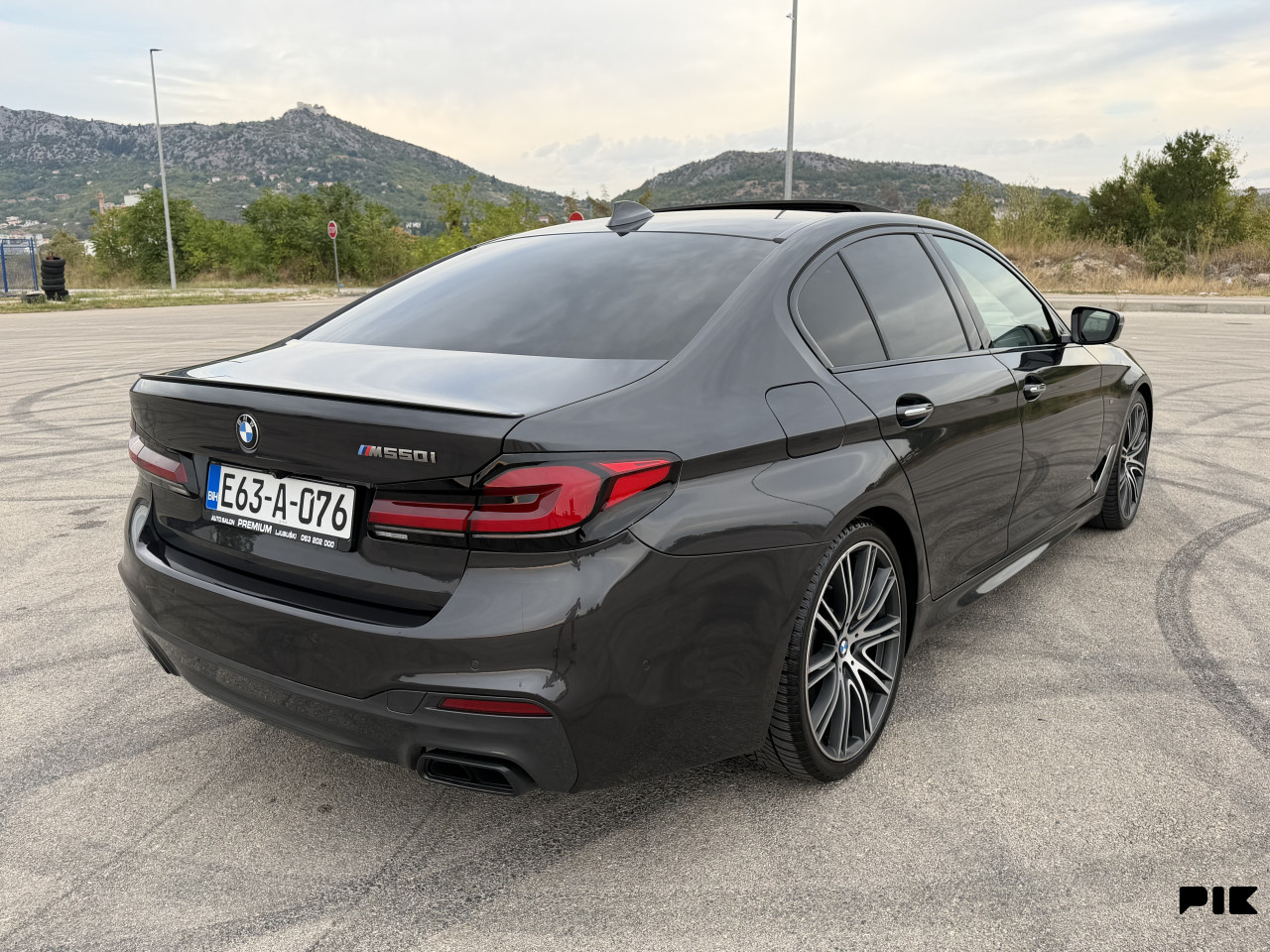 BMW M550i X-DRIVE 462KS FULL OPREMA