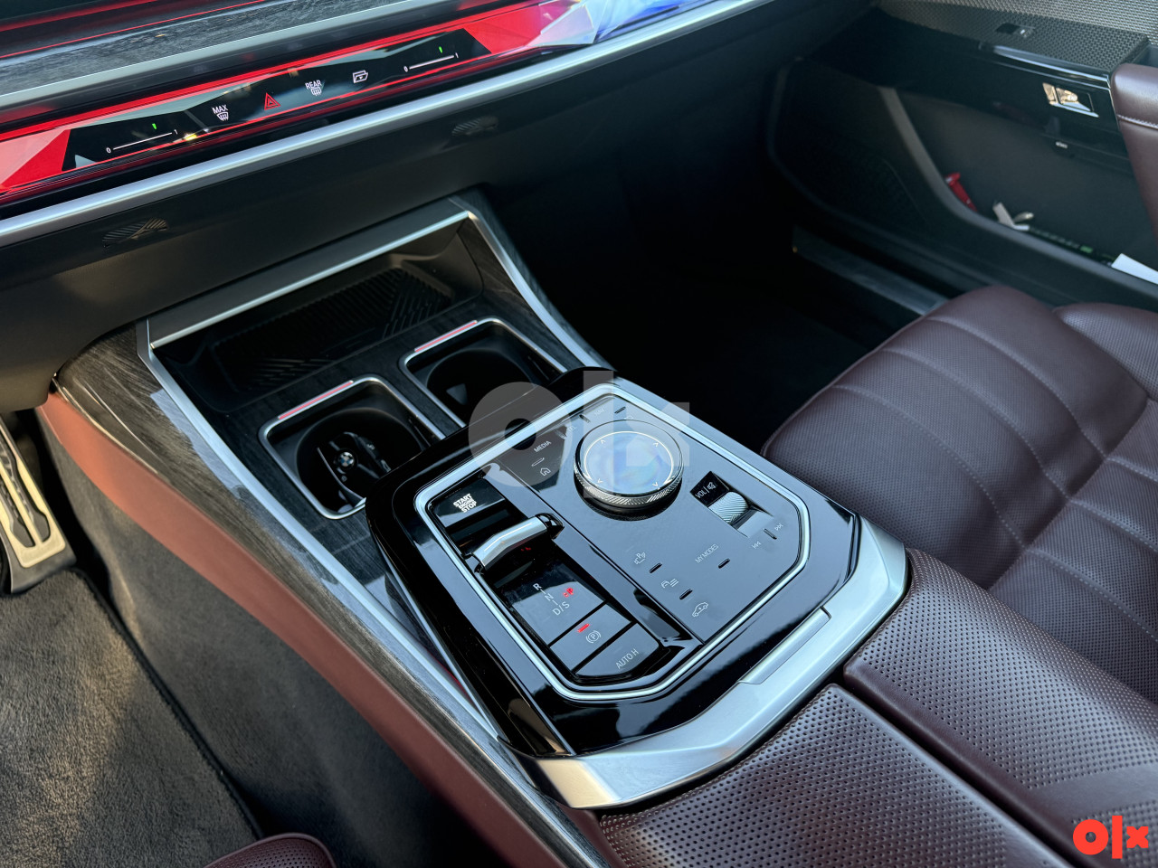 BMW 740d xDRIVE M-SPORT PRO ICONIC PANO 360 KAMERA SWAROVSKI