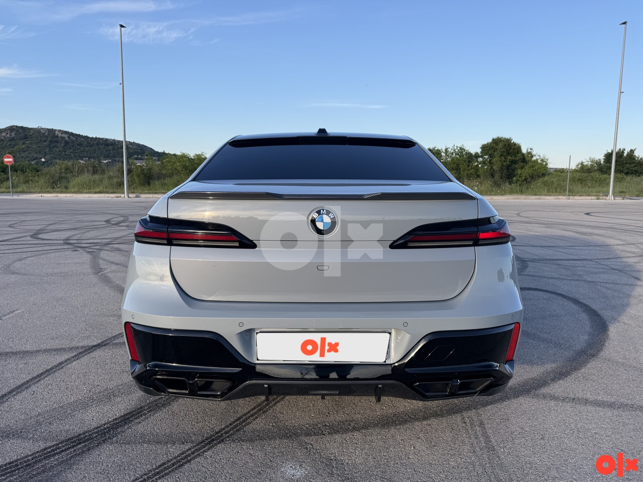 BMW 740d xDRIVE M-SPORT PRO ICONIC PANO 360 KAMERA SWAROVSKI