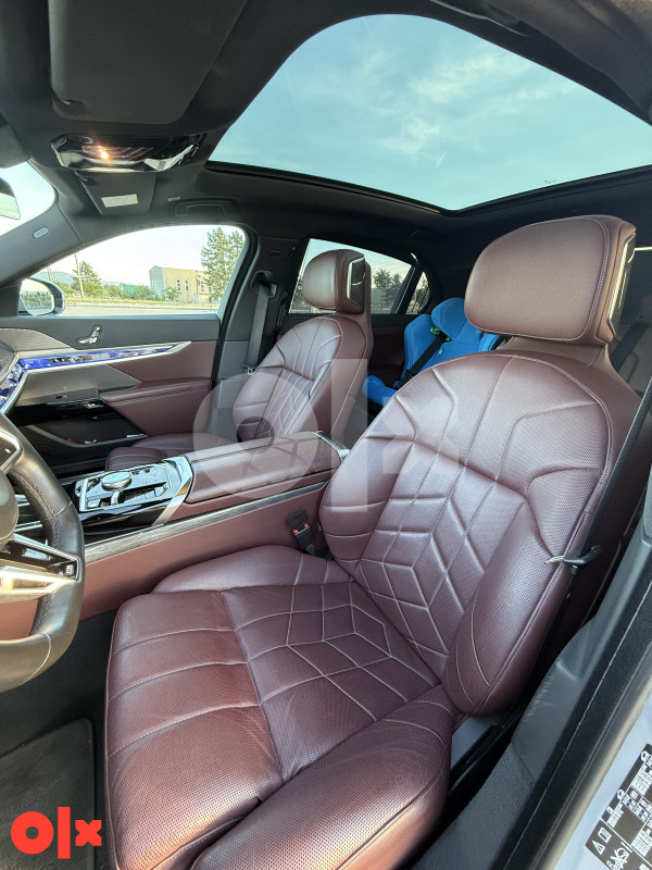 BMW 740d xDRIVE M-SPORT PRO ICONIC PANO 360 KAMERA SWAROVSKI