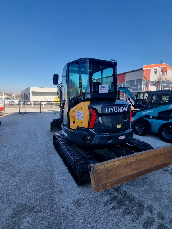 Mini Bager Hyundai HX48Az Bager ima 72 sata