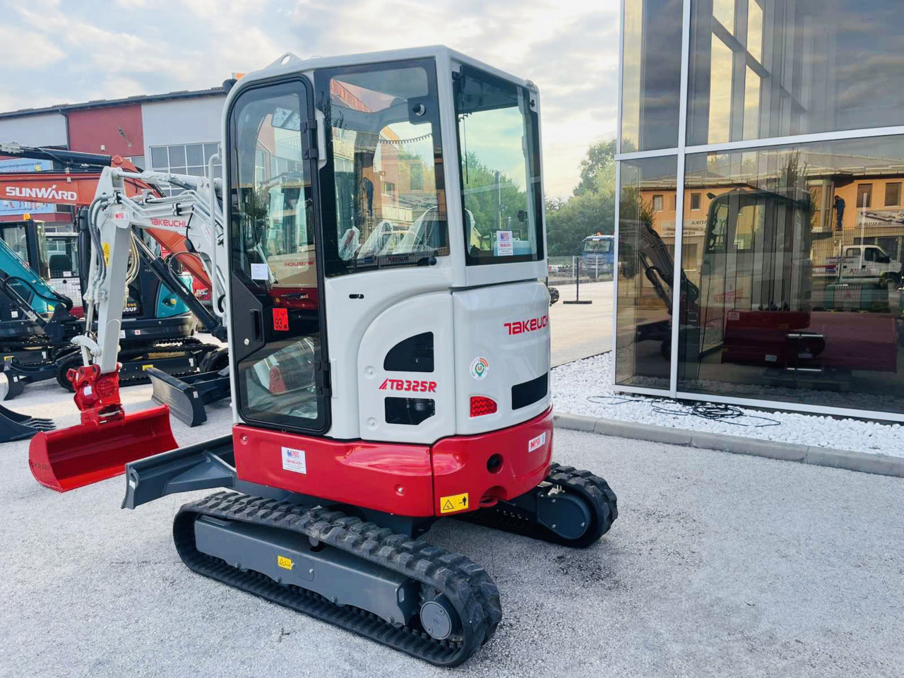 Mini Bager TAKEUCHI TB325R
