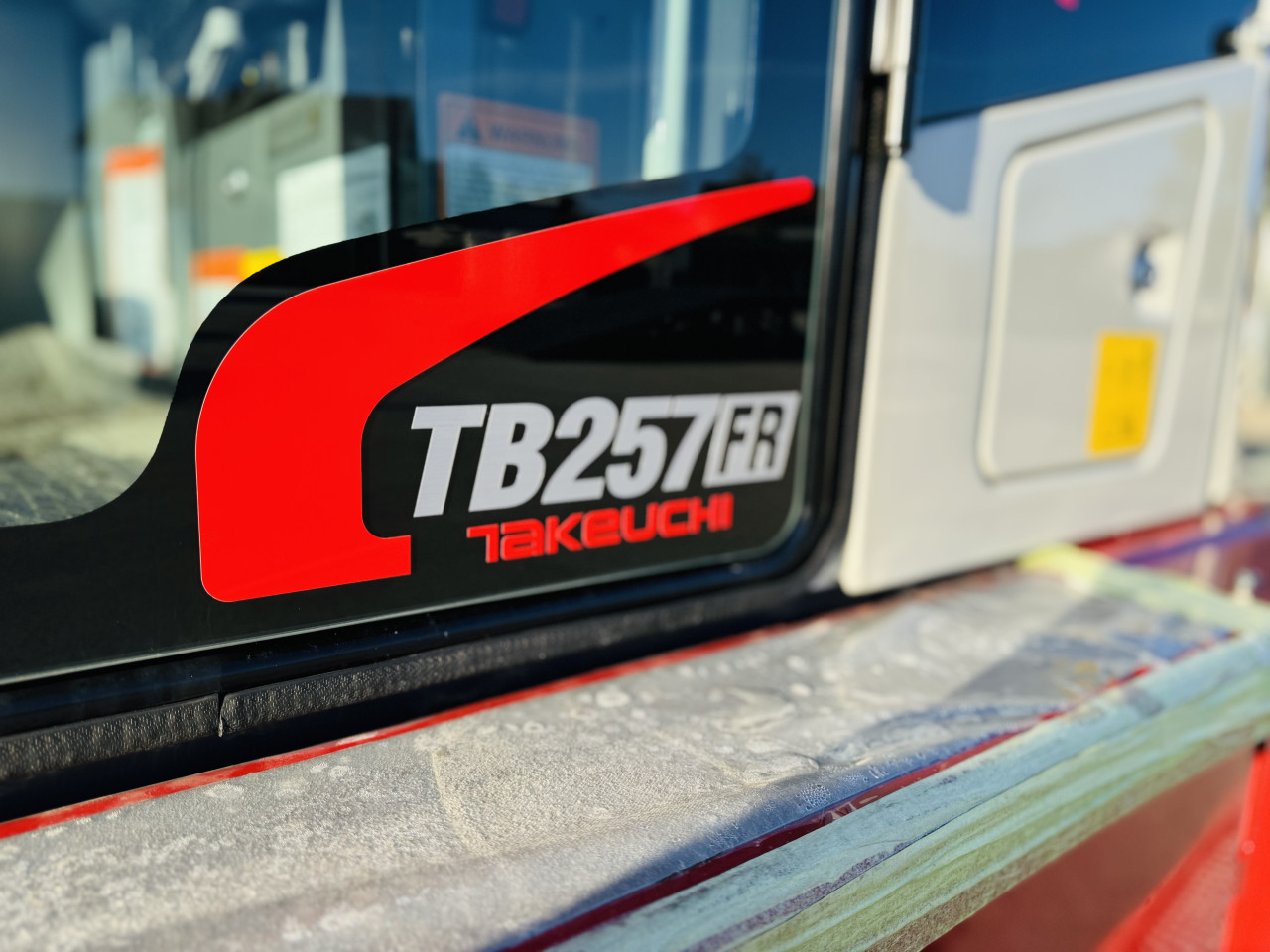 Mini Bager Takeuchi TB257FR