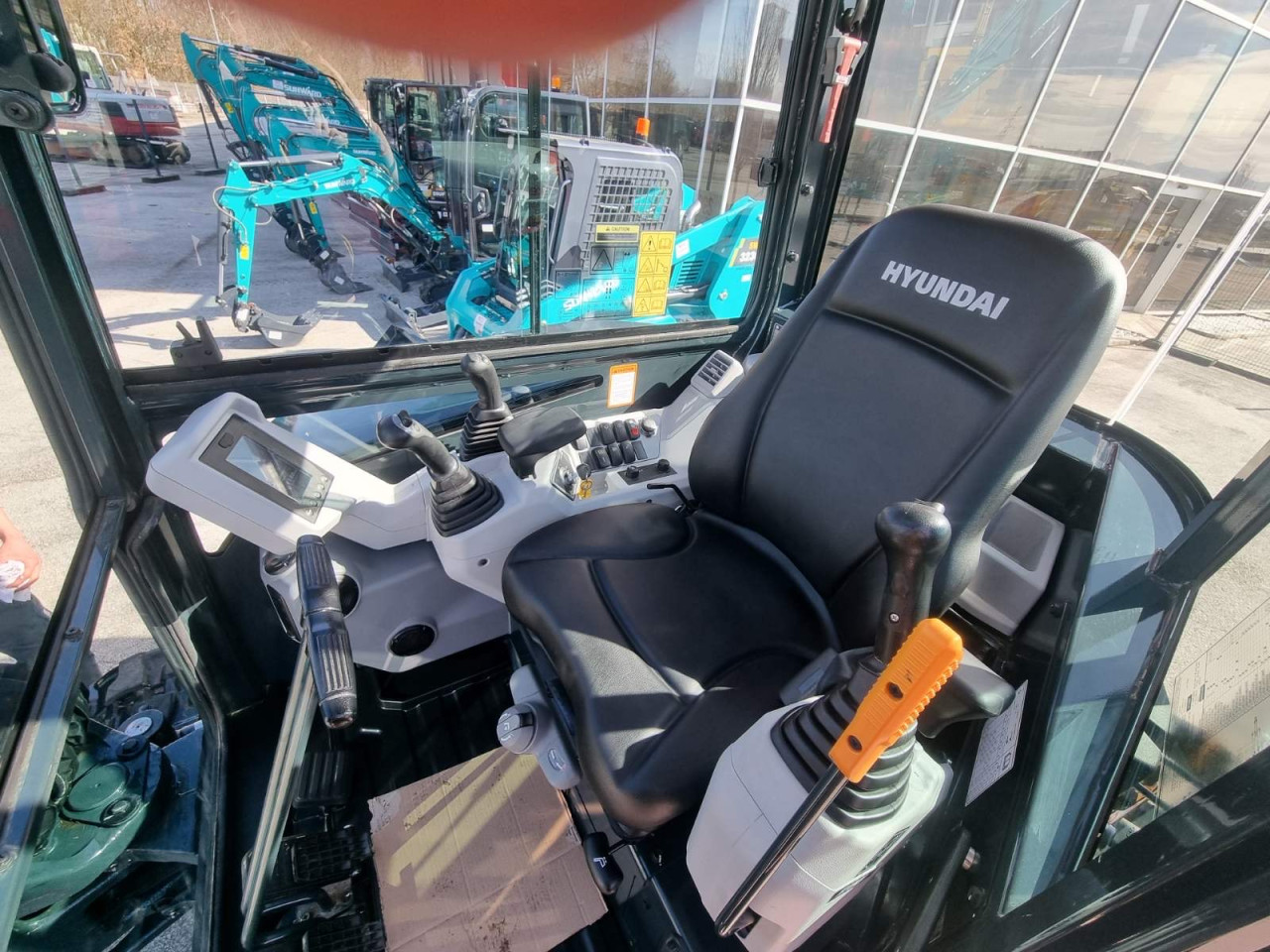 Mini Bager Hyundai HX48Az Bager ima 72 sata