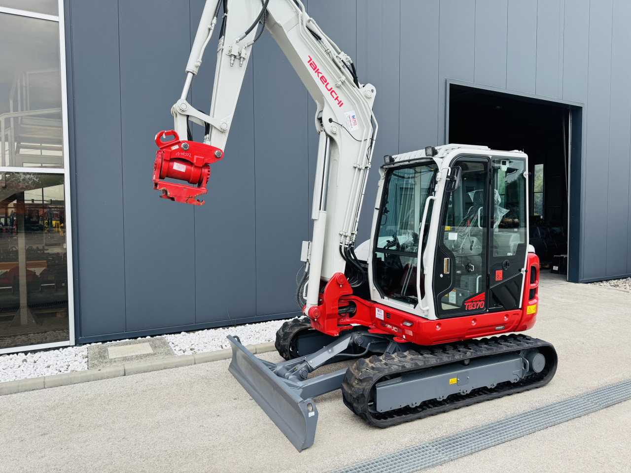 Mini Bager Takeuchi TB370