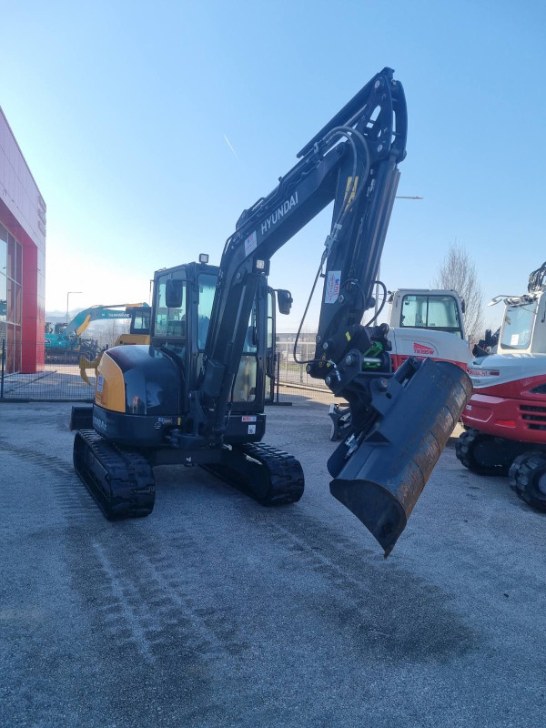 Mini Bager Hyundai HX48Az Bager ima 72 sata
