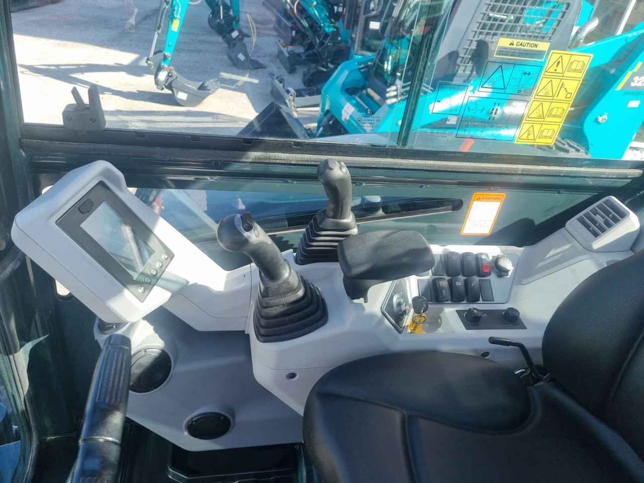Mini Bager Hyundai HX48Az Bager ima 72 sata