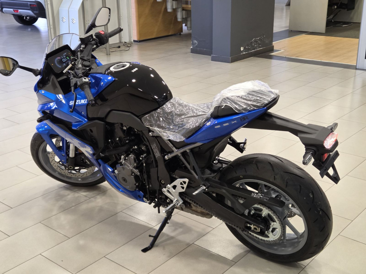SUZUKI GSX 8R