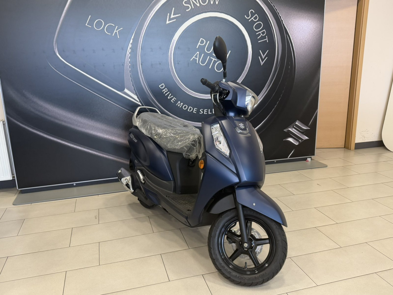 Suzuki NOVI