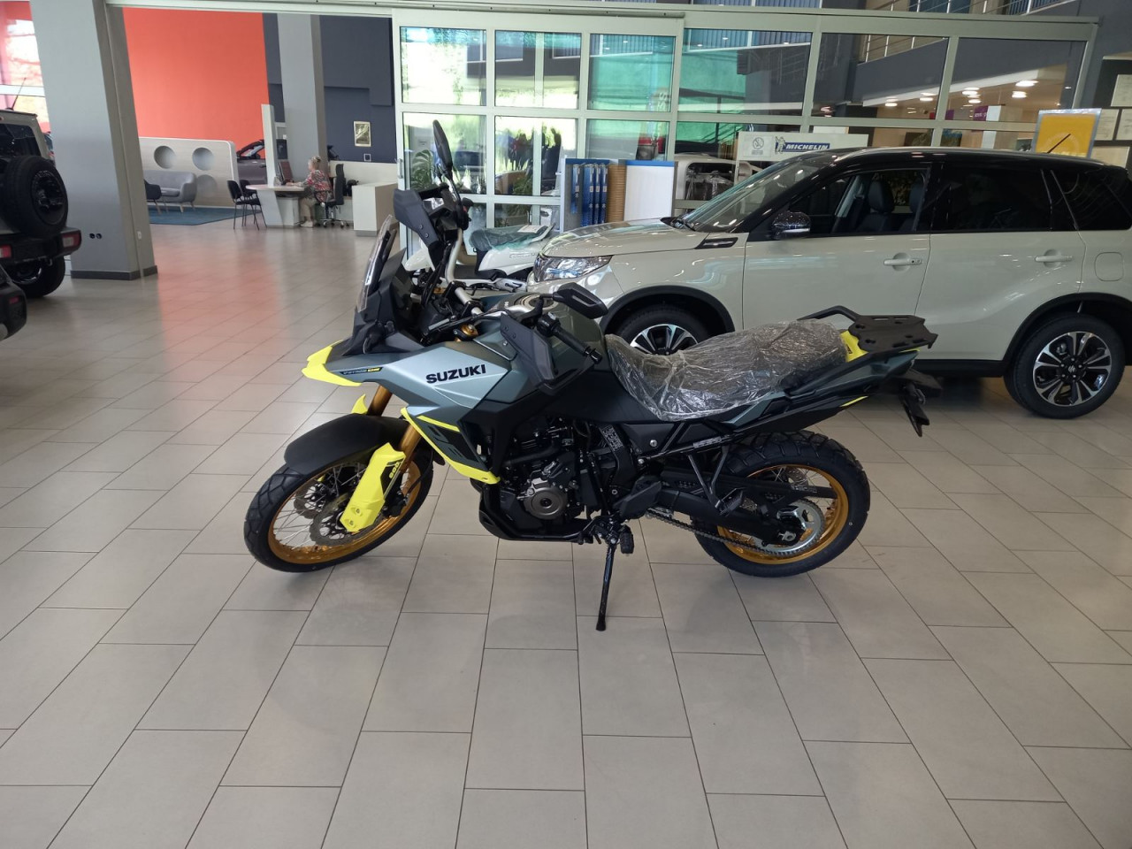 Suzuki V-Strom 800DE  -  033 460 200