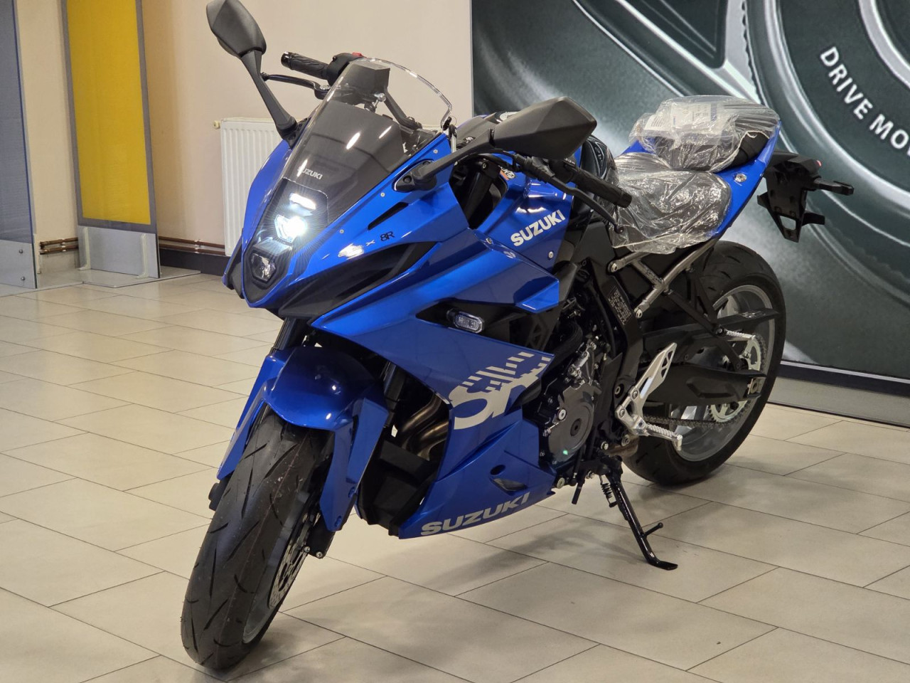 SUZUKI GSX 8R