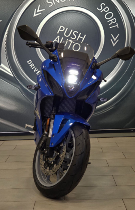 SUZUKI GSX 8R
