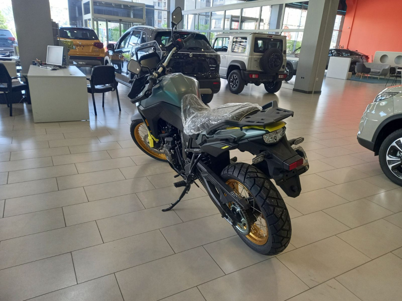 Suzuki V-Strom 800DE  -  033 460 200