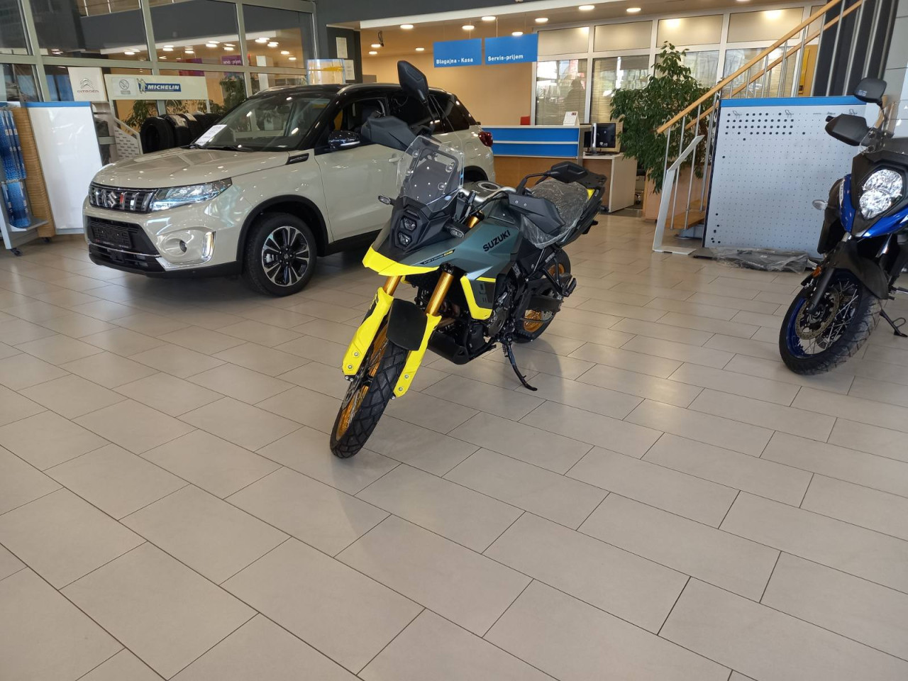 Suzuki V-Strom 800DE  -  033 460 200