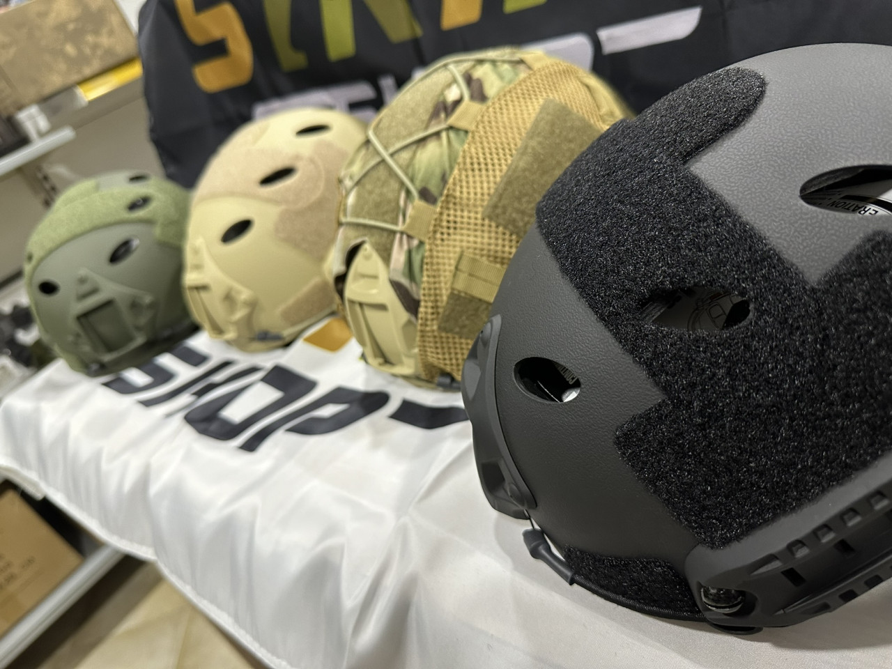 Airsoft Kaciga   Helmet Crna