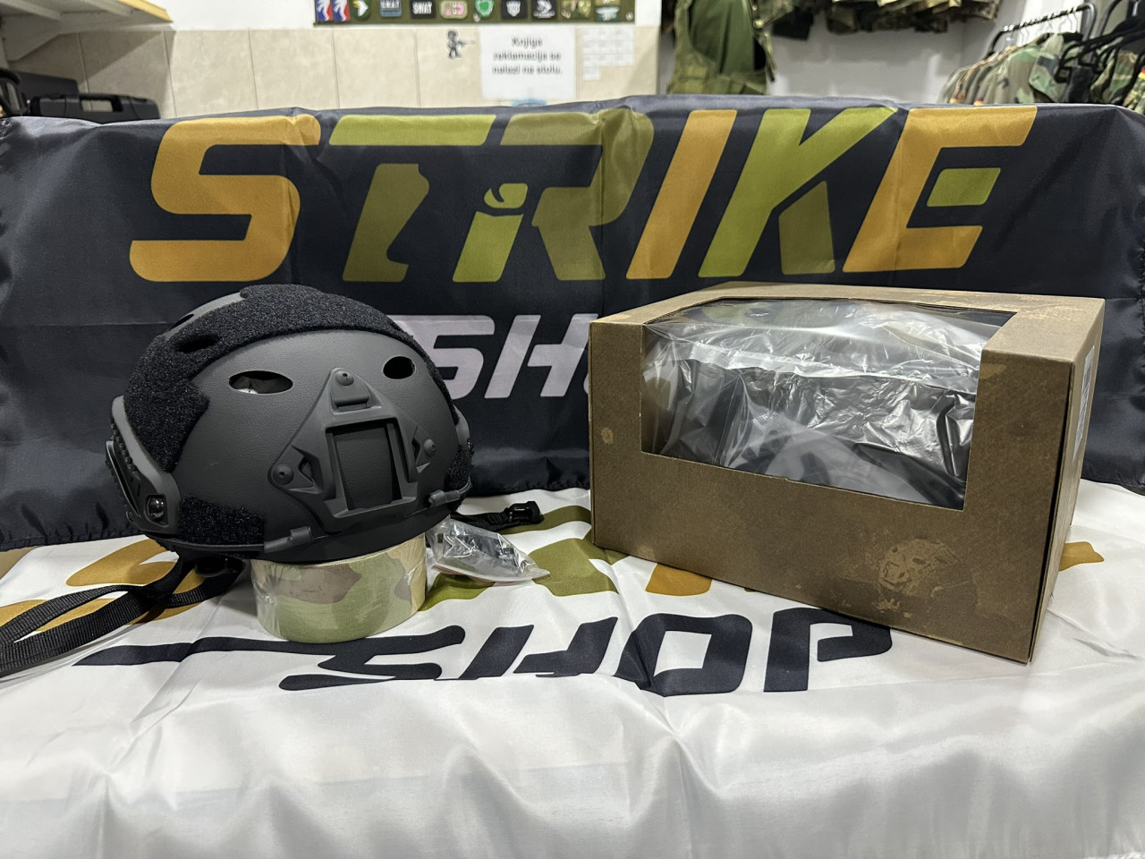 Airsoft Kaciga   Helmet Crna