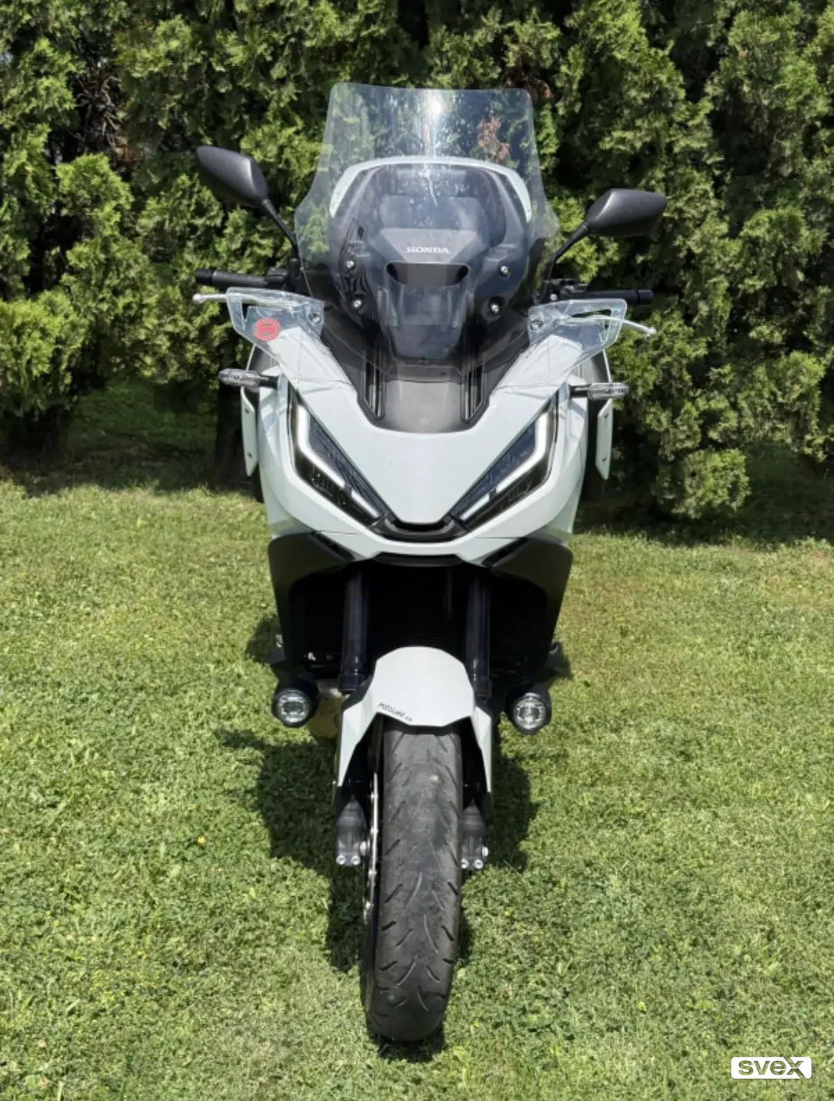 Honda NT1100 sport touring motocikl sa koferima. Moguće zamjene.