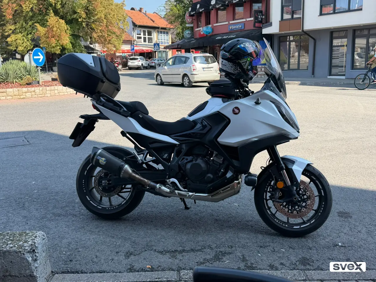 Honda NT1100 sport touring motocikl sa koferima. Moguće zamjene.