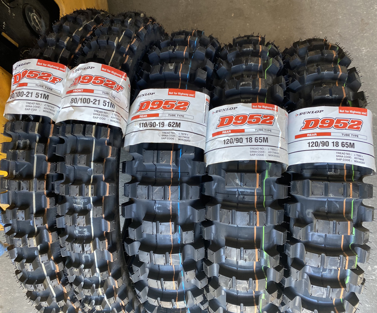 Guma Dunlop za kroser 120/90/R18 D952 120 90 18 croser motor