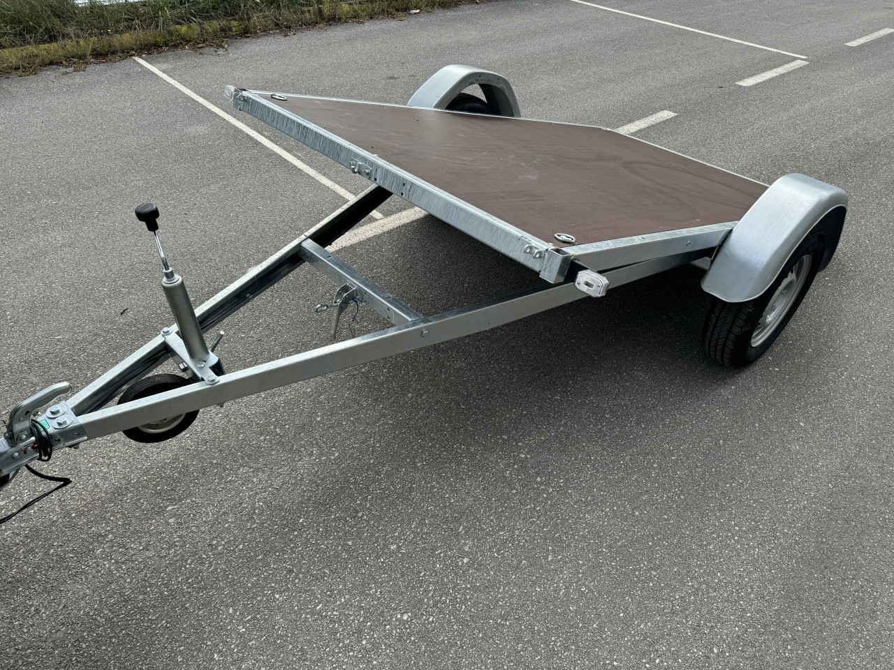Prikolica Kiperka za auto 750kg Vesta Quad Qvad
