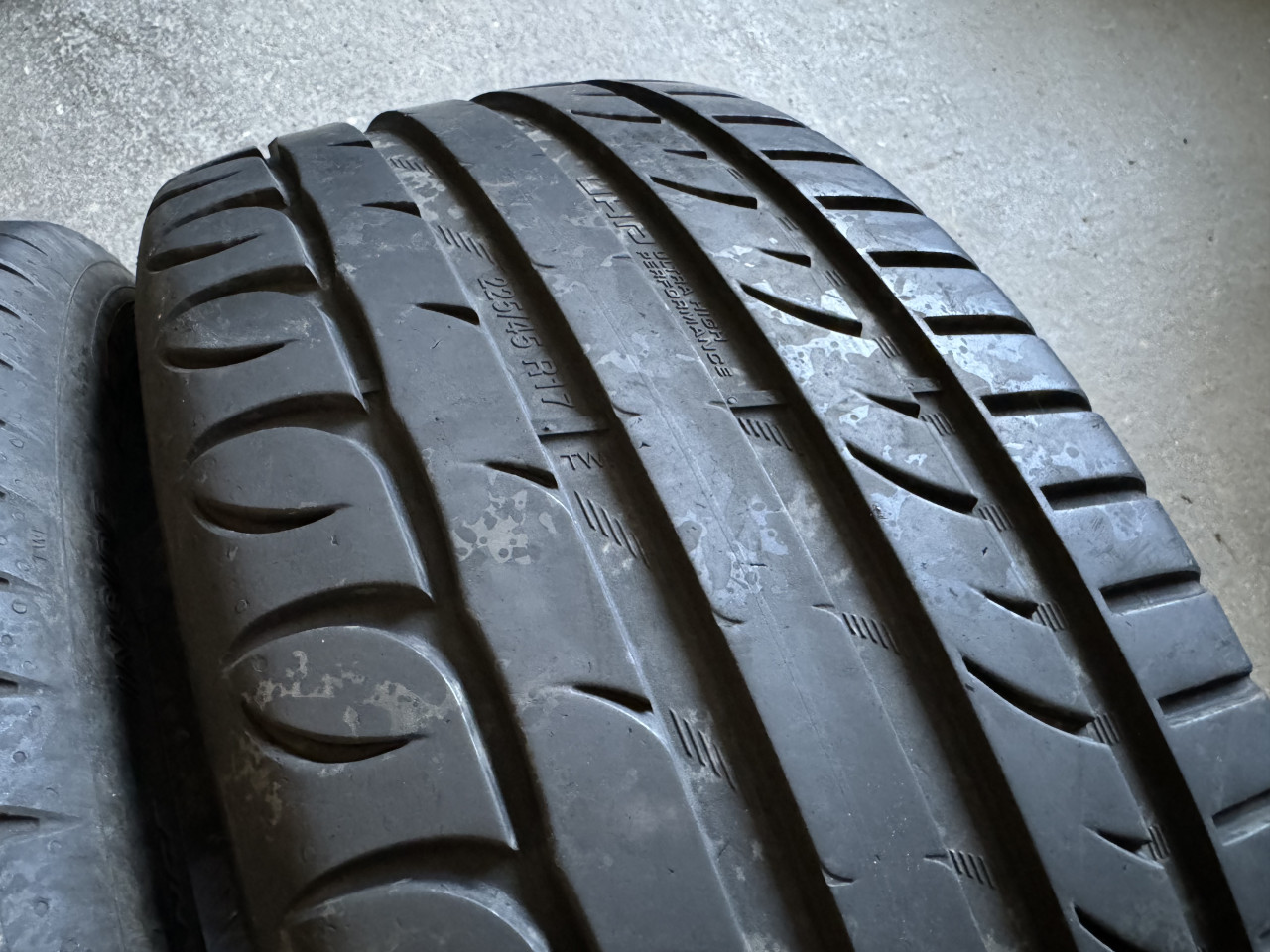 Gume ljetne Tigar Taurus 225/45/R17 Kormoran UHP 225 45 17