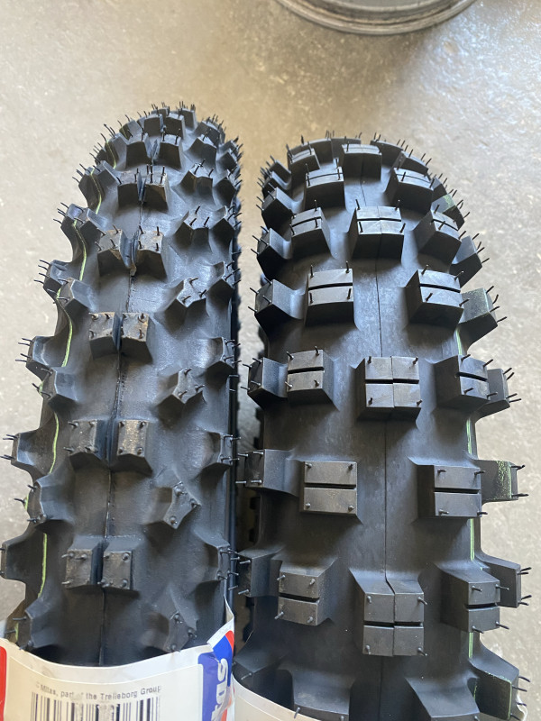 Guma Dunlop za kroser 120/90/R18 D952 120 90 18 croser motor