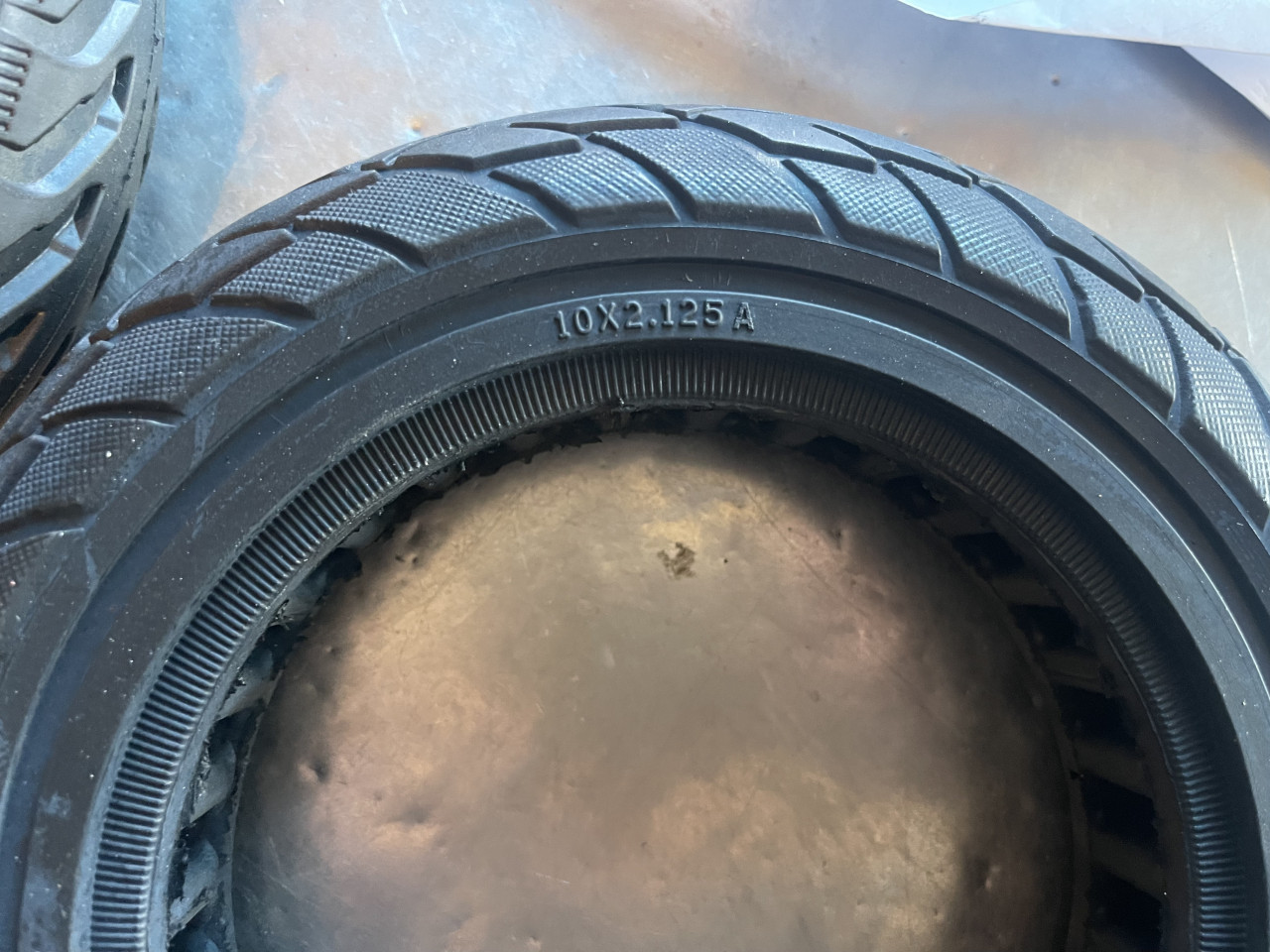 Puna guma 8 1/2 x 2 za romobil 8 1/2x2 trotinet 8.5x2 8,2x2