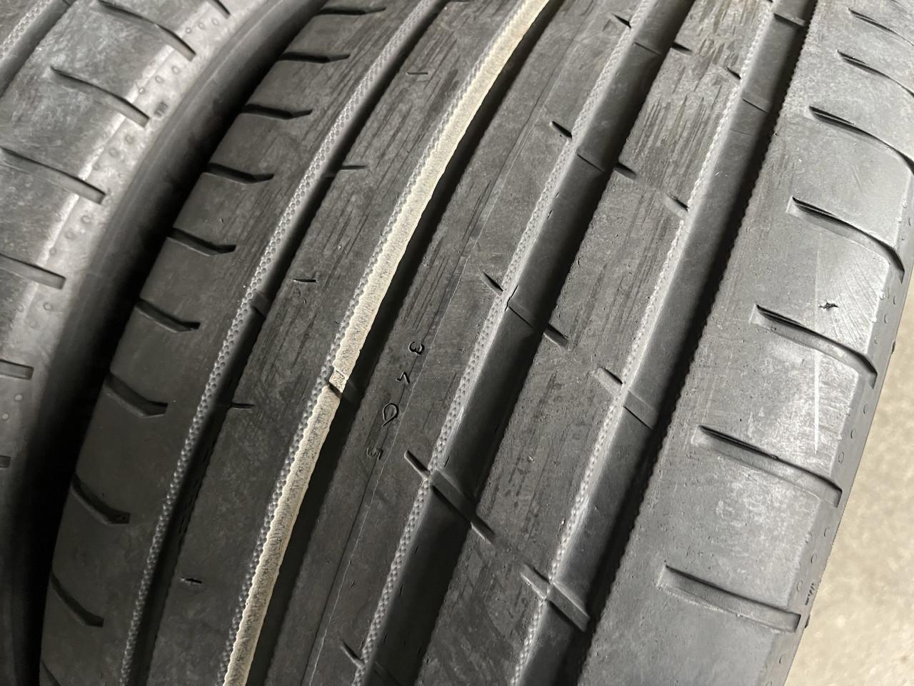 Gume ljetne Nokian 235/45/R19 Tyres 235 45 19