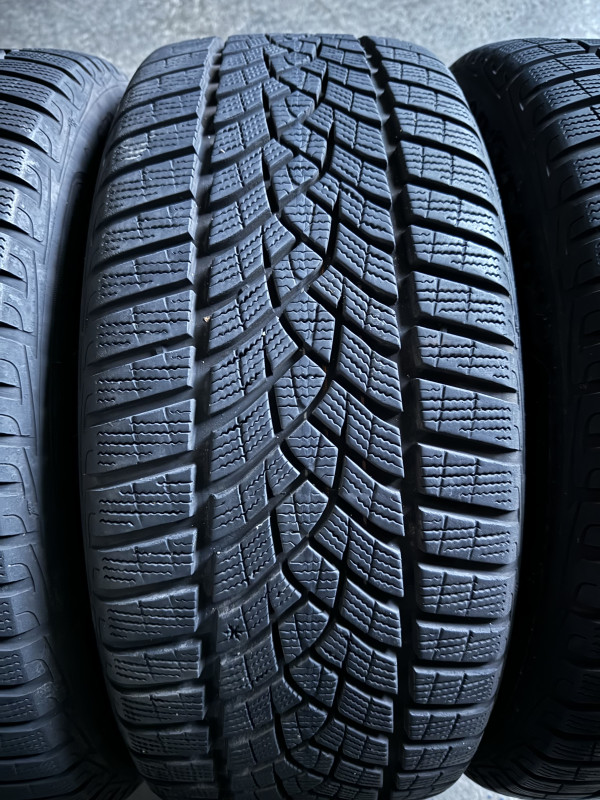 Gume Zimske GoodYear 225/45/R18 UltraGrip RunOnFlat 225 45 18