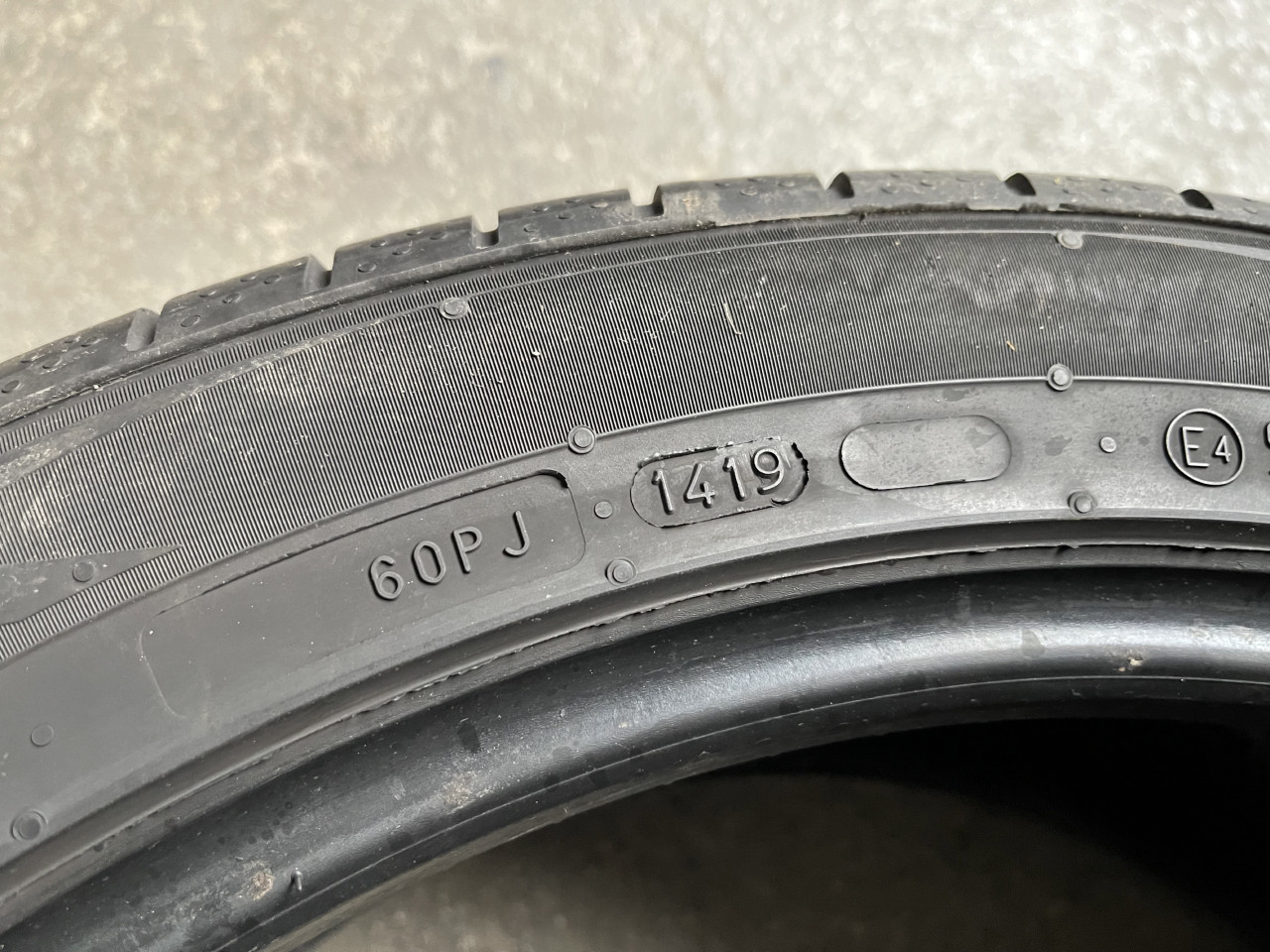 Gume ljetne Nokian 235/45/R19 Tyres 235 45 19