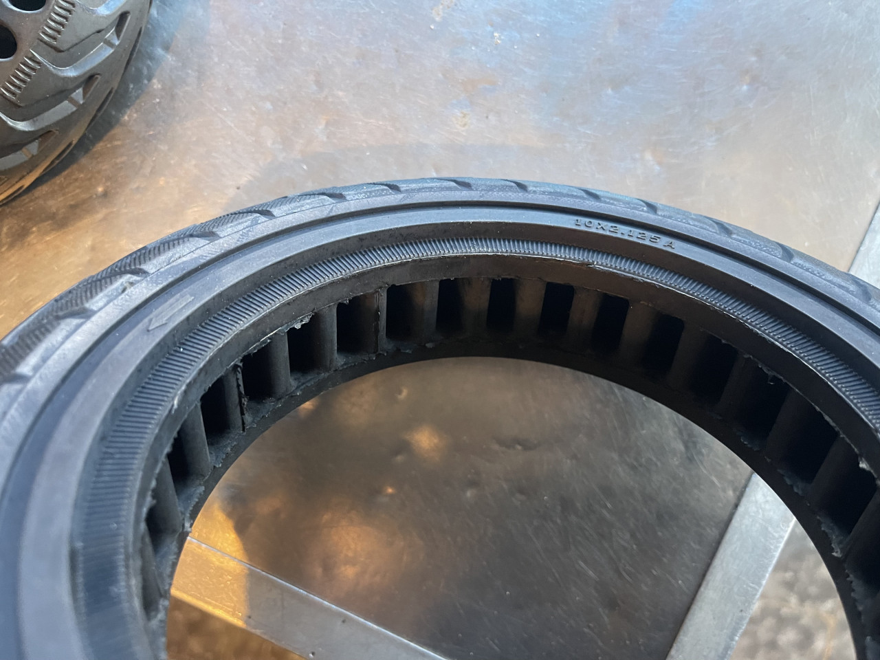 Puna guma 10 x 2,125 za romobil 10 x 2.125 trotinet elektricni