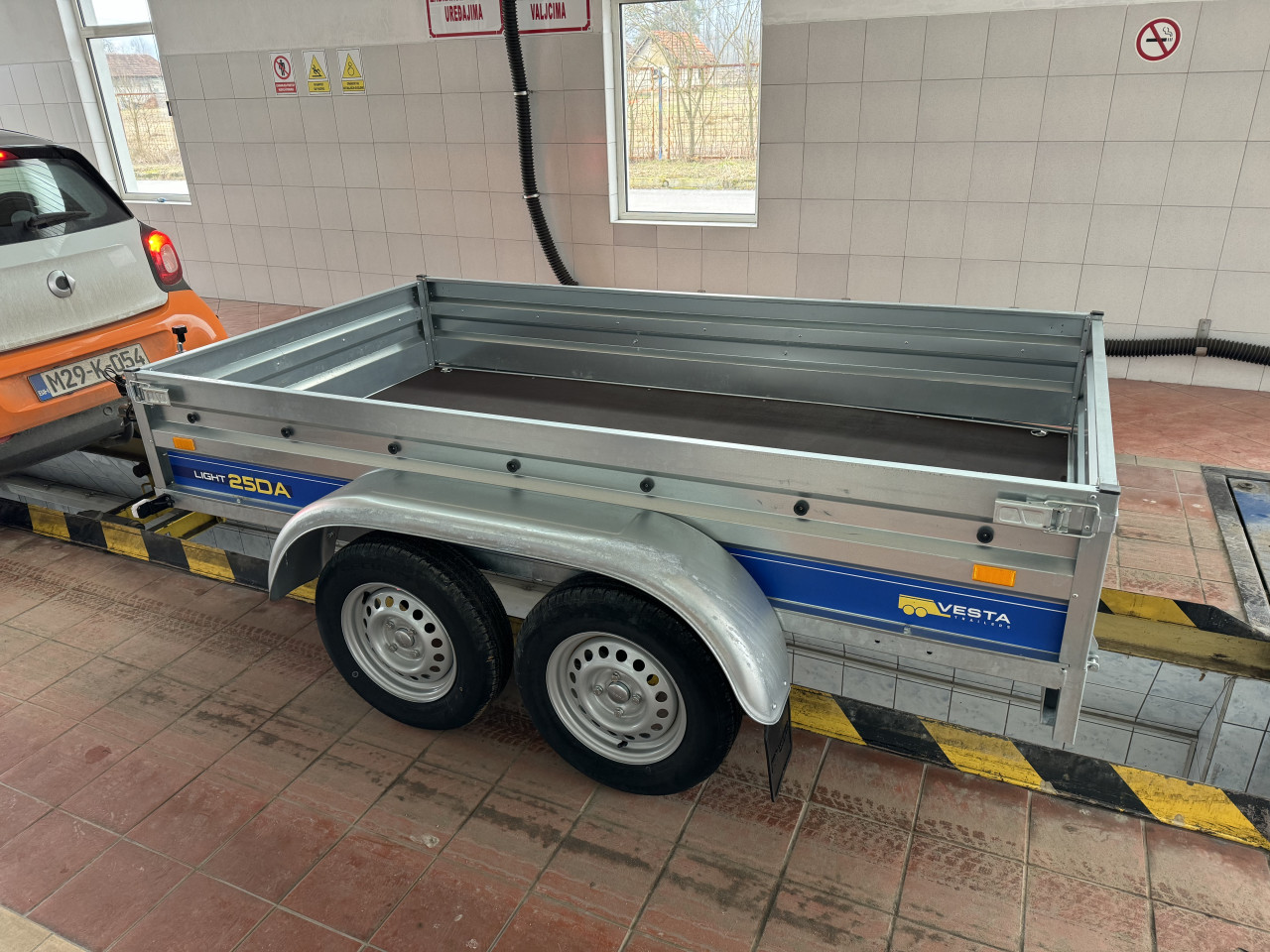 Prikolica Dvoosovinka za auto 750kg sa dvi osovine 750 kg