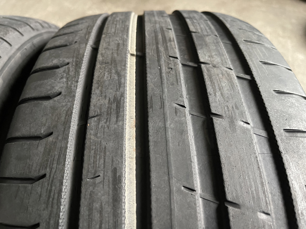 Gume ljetne Nokian 235/45/R19 Tyres 235 45 19