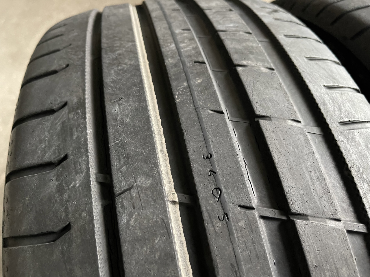 Gume ljetne Nokian 235/45/R19 Tyres 235 45 19