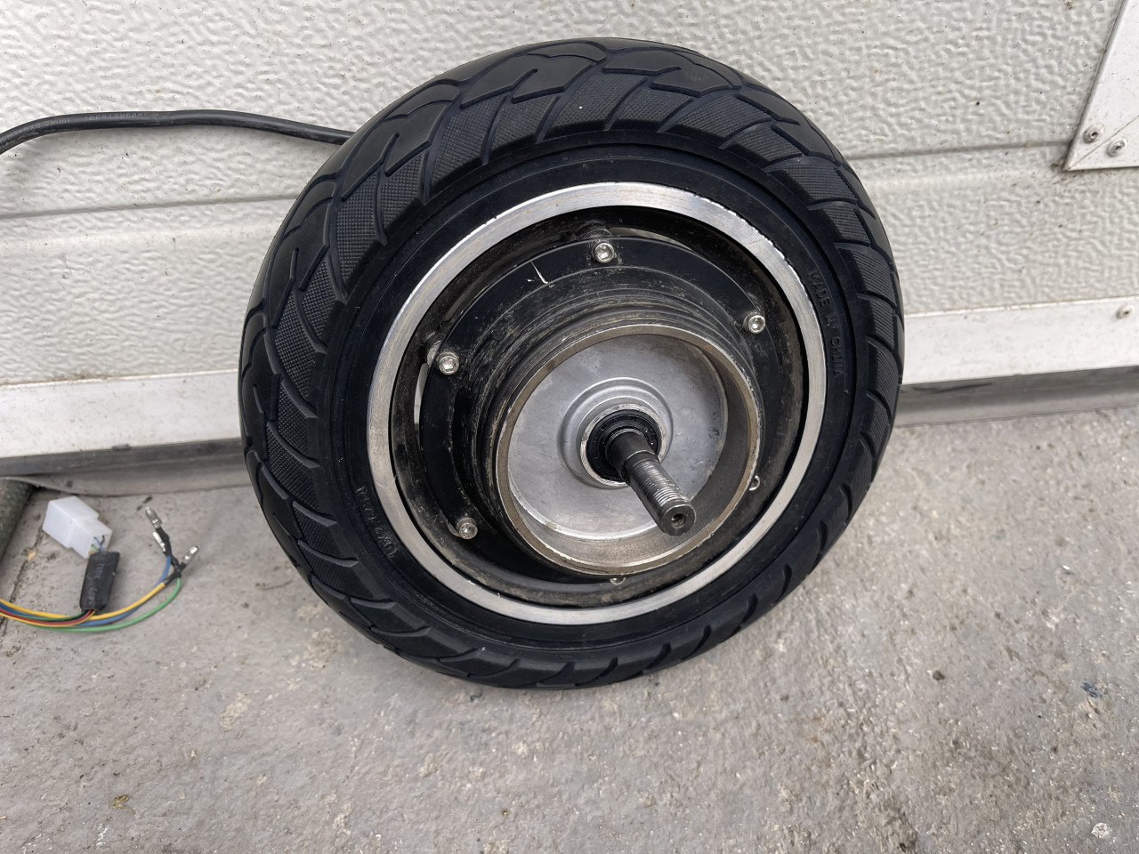 Puna guma 8.5 x 2 za romobil 8,2 x 2 trotonet elektricni