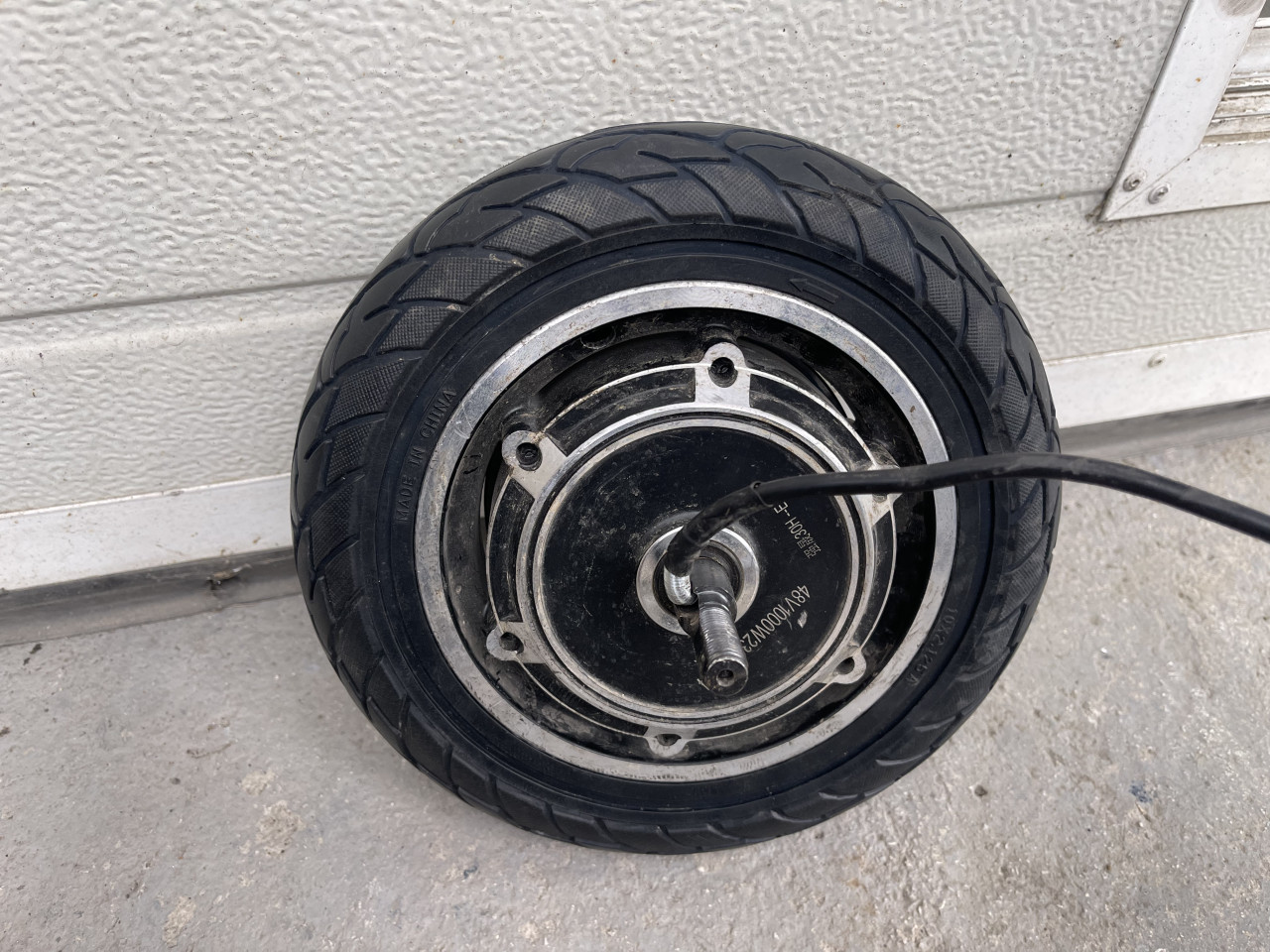 Puna guma 10 x 2,125 za romobil 10 x 2.125 trotinet elektricni