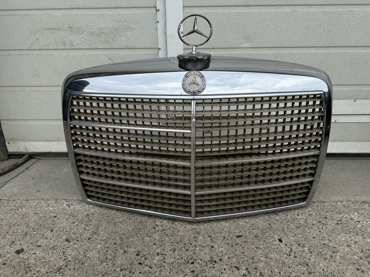 Grill Maska za Mercedes W114 W115 minika Gril Hladnjaka
