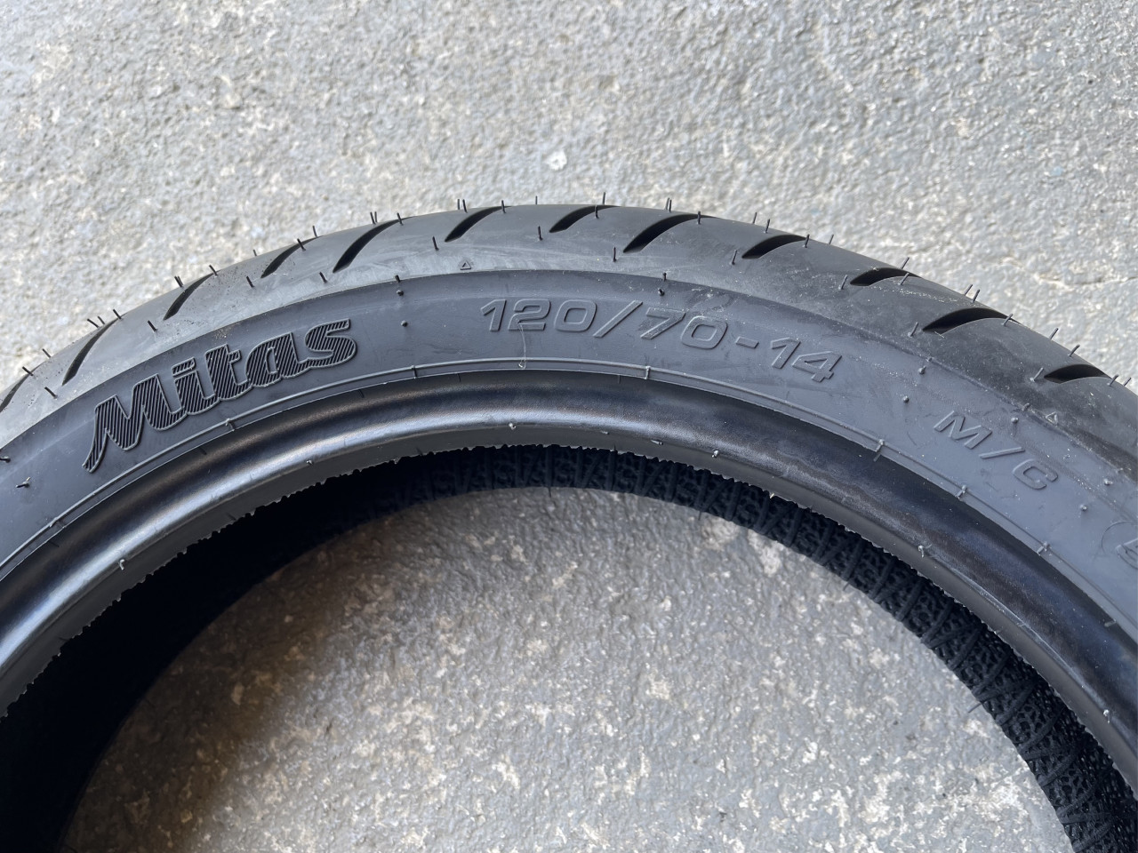 Guma Mitas za Motor Skuter 120/70/R14 M/C 120 70 14