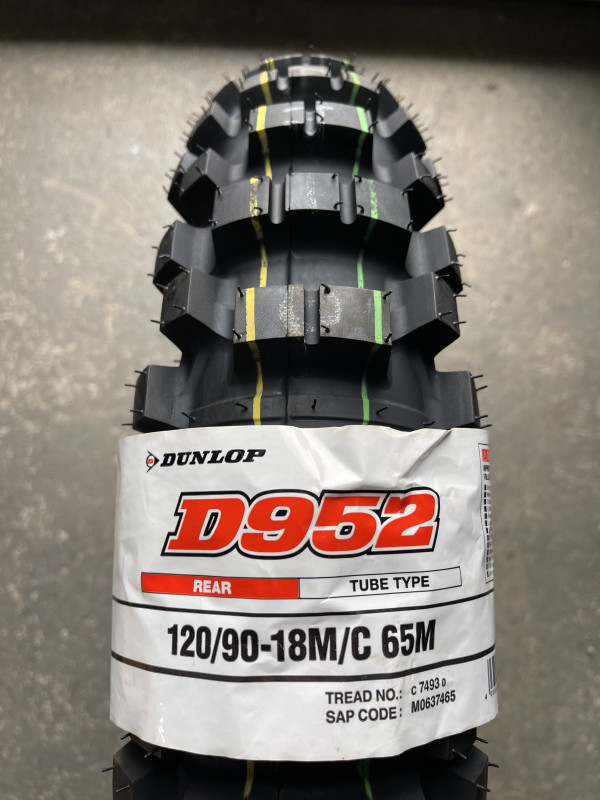 Guma Dunlop za kroser 120/90/R18 D952 120 90 18 croser motor