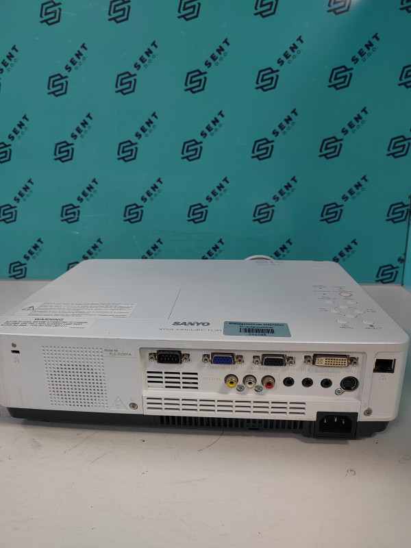 SANYO projektor, radio  680 sati = 170 KM