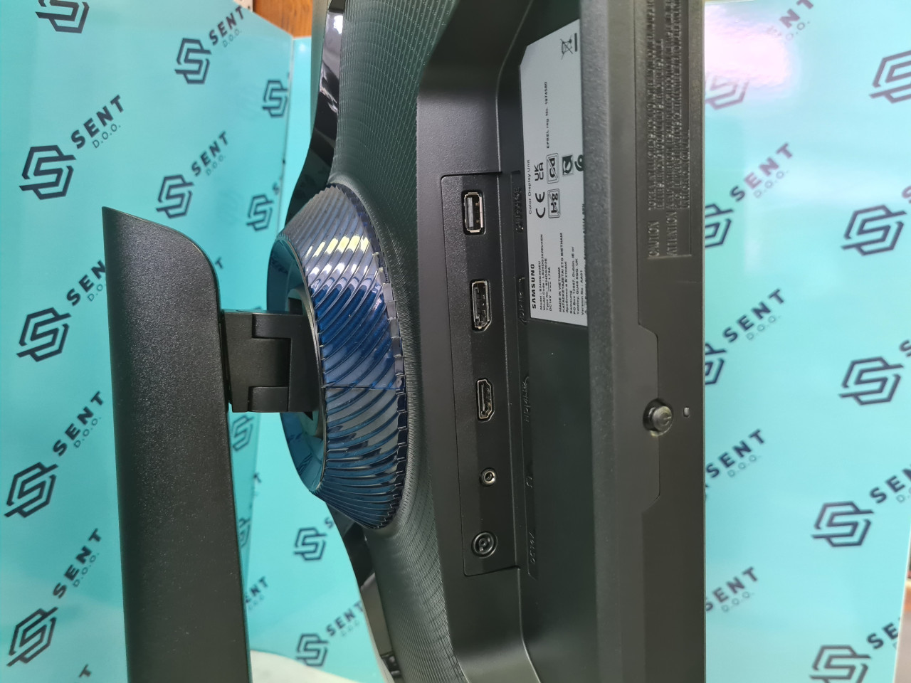 Gaming monitor Samsung LS24DG302EUXEN 24" Full HD