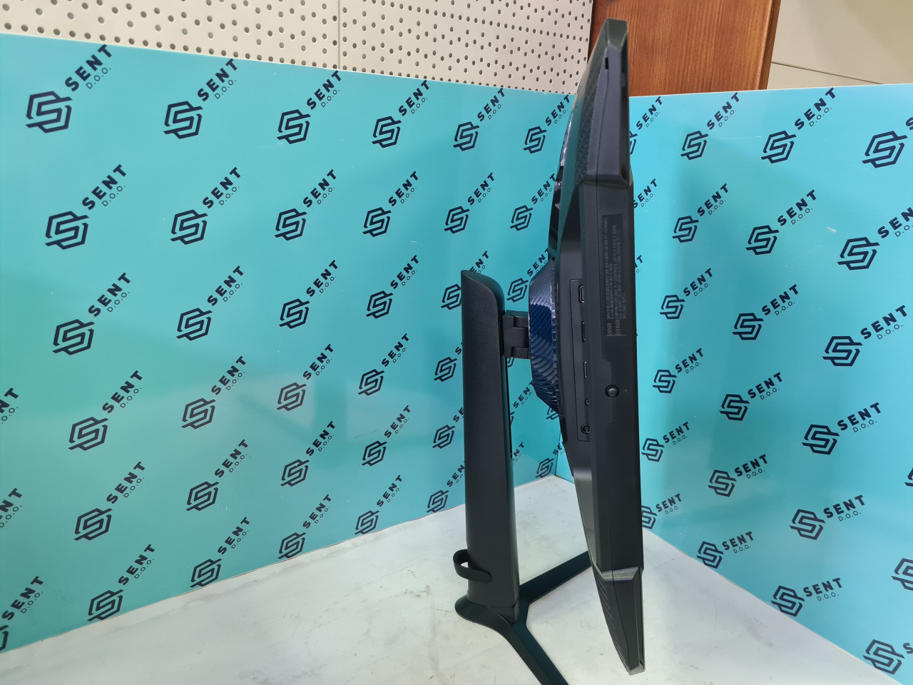 Gaming monitor Samsung LS24DG302EUXEN 24" Full HD