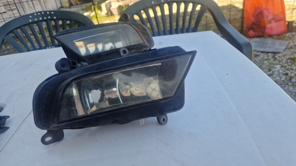 AUDI A4 B8.5 MAGLENKE OBJE  SA  RESETKAMA PLASTIKAMA ORIGINAL SET