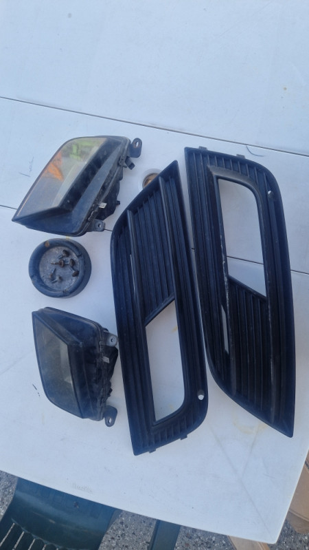 AUDI A4 B8.5 MAGLENKE OBJE SA RESETKAMA PLASTIKAMA ORIGINAL SET