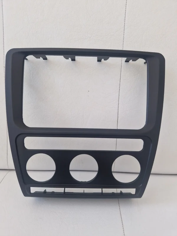 SKODA OCTAVIA 2009 - 2013 2 DIN BLENDA