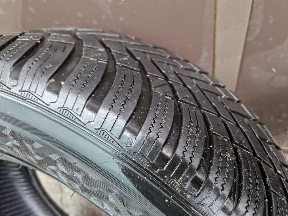 DVIJE ZIMSKE GUME HANKOOK 215 65 16 DOT 22