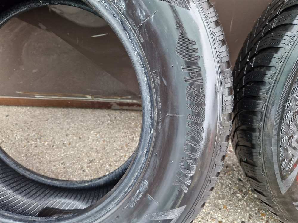 DVIJE ZIMSKE GUME HANKOOK 215 65 16 DOT 22