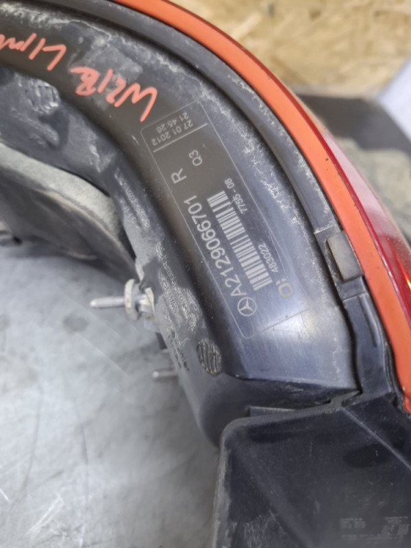 STOPKA STOP SVJETLO DESNO MERCEDES E W212 LIMUZINA A2129066701